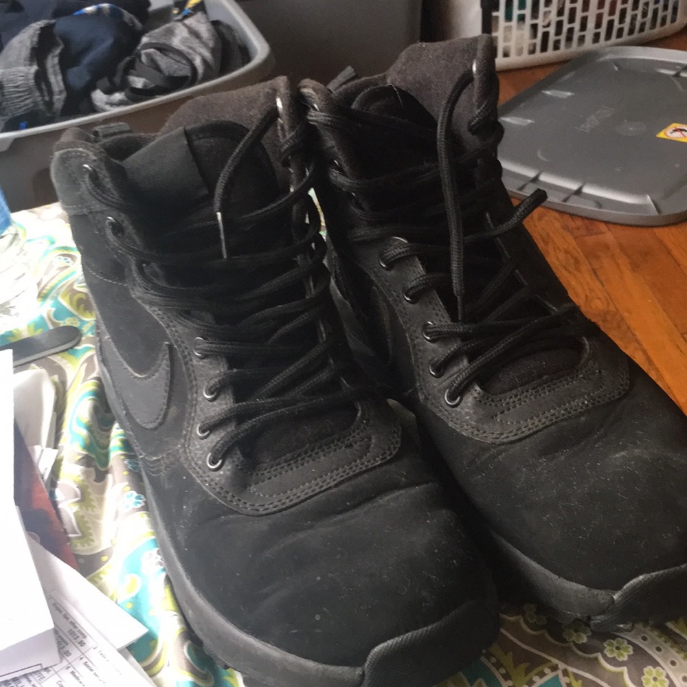 Nike boots triple black